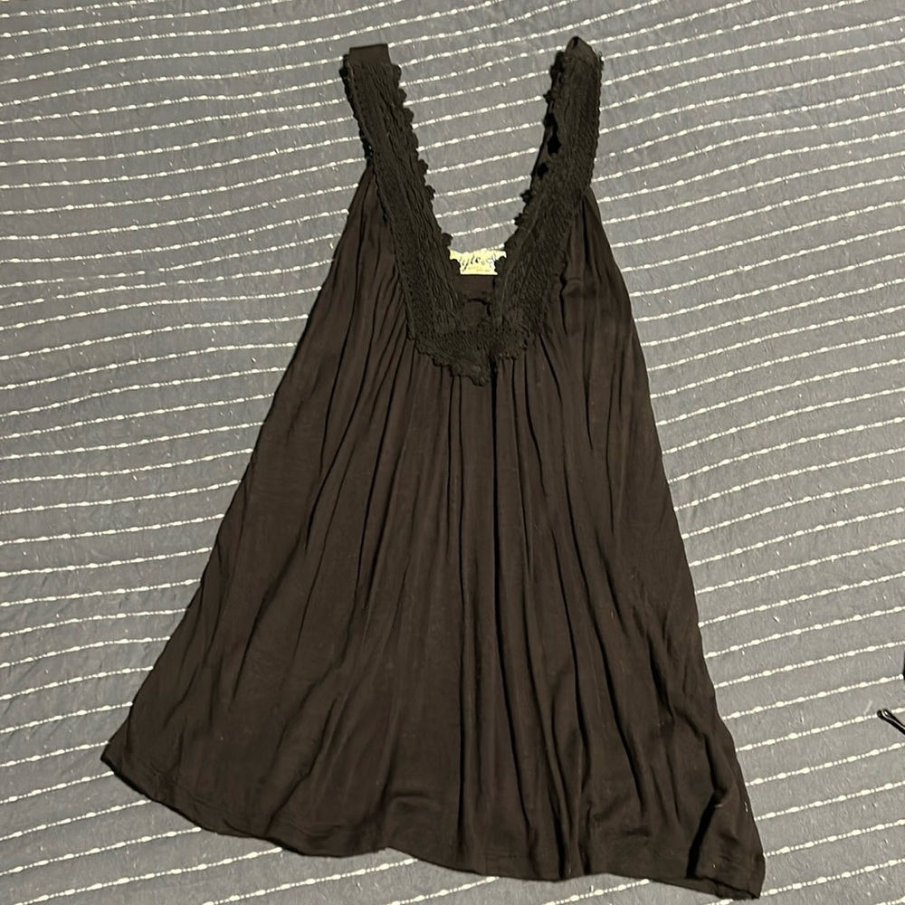 Black lacey tank.